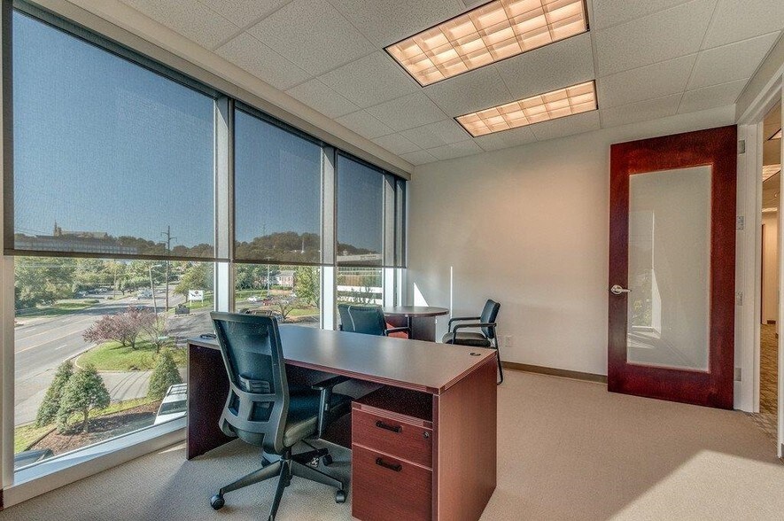 More Photos Of 4235 Hillsboro Pike, Nashville Office For Sale