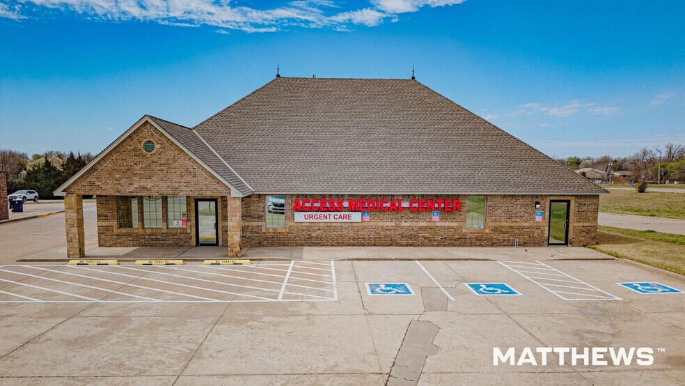 Primary Photo Of 301 S Mustang Rd, Yukon Medical For Sale