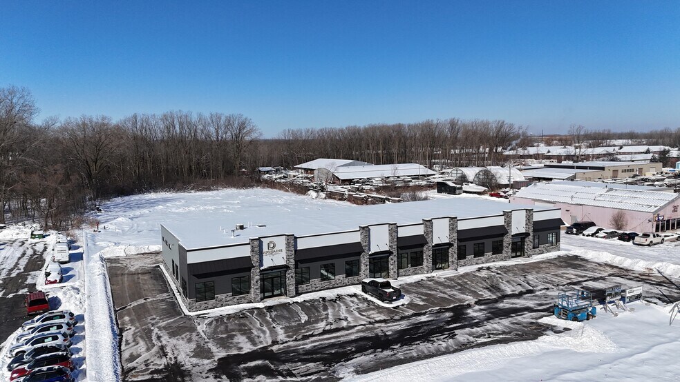 More Photos Of 1111 N Military Ave, Green Bay General Retail For Lease