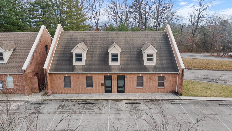 More Photos Of 114 Parliament Dr, Maryville Medical For Sale