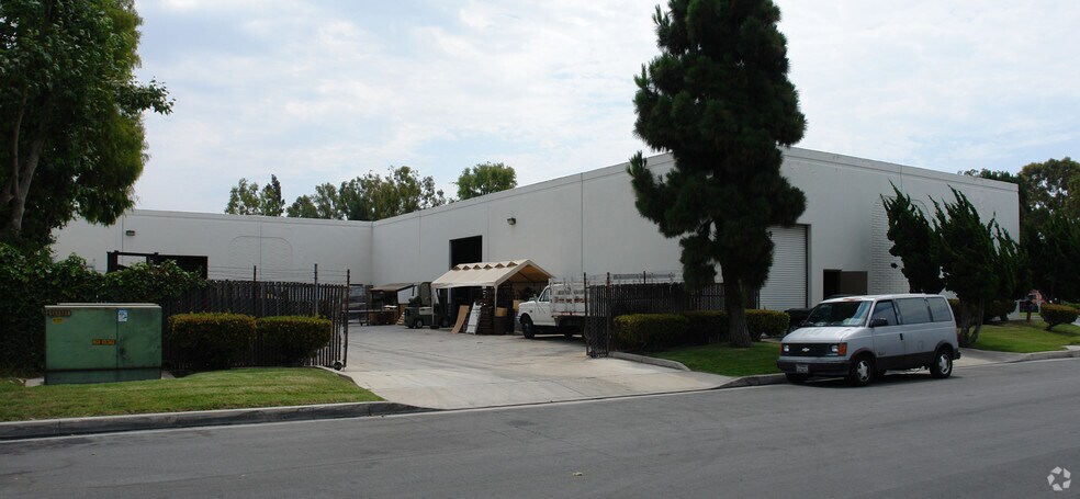 More Photos Of 5781-5791 Machine Dr, Huntington Beach Manufacturing For Lease
