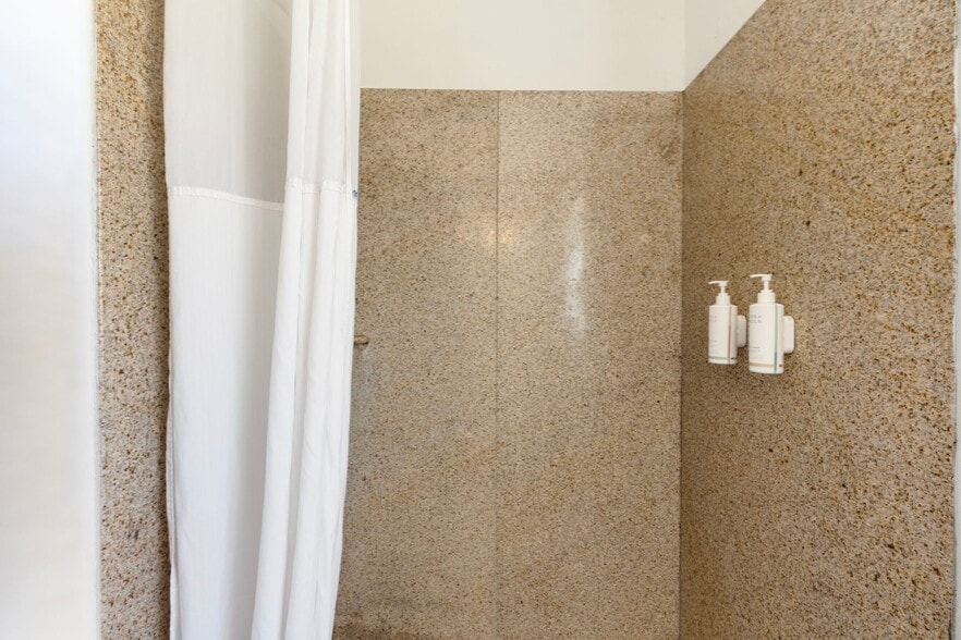 More Photos Of 430 E Route 66, Williams Hotel For Sale