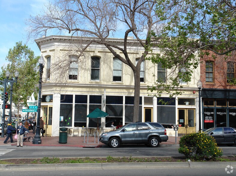 More Photos Of 452 8th St, Oakland Unknown For Lease