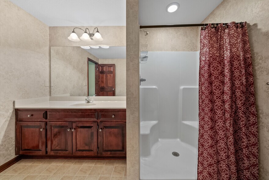 More Photos Of 616 Lana Dr, Cameron Office For Sale