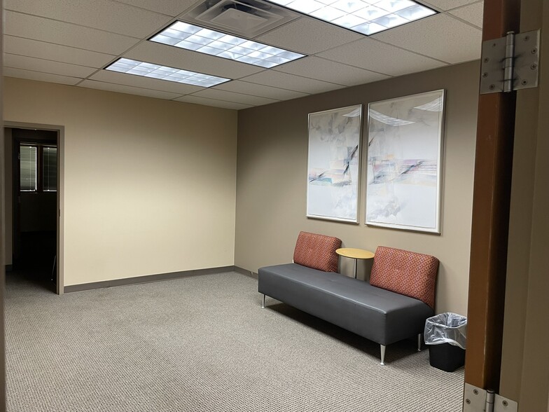 More Photos Of 1735 Central Ave, Albany Office For Sale