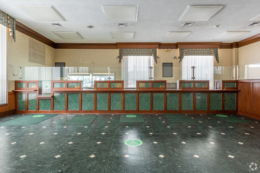 More Photos Of 30 E Main St, Geneva General Retail For Lease