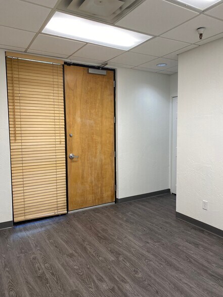 More Photos Of 5700 W Olive Ave, Glendale Medical For Lease