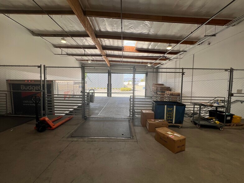 More Photos Of 21123 Nordhoff St, Chatsworth Warehouse For Lease