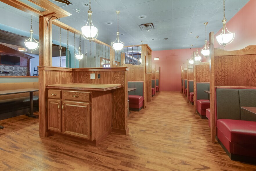 More Photos Of 227-229 S Washington Sq, Lansing Storefront Retail Office For Sale