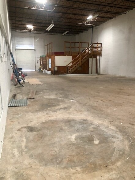 More Photos Of 5126-5136 W Idlewild Ave, Tampa Warehouse For Lease