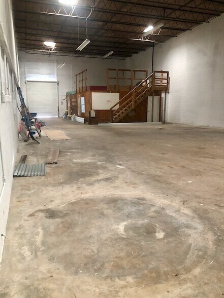 More Photos Of 5126-5136 W Idlewild Ave, Tampa Warehouse For Lease