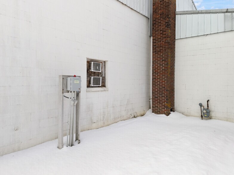 More Photos Of 677 S Cardinal Ln, Scottsburg Industrial For Sale