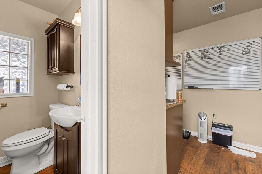 More Photos Of 2012 N Alexander Dr, Baytown Auto Dealership For Sale