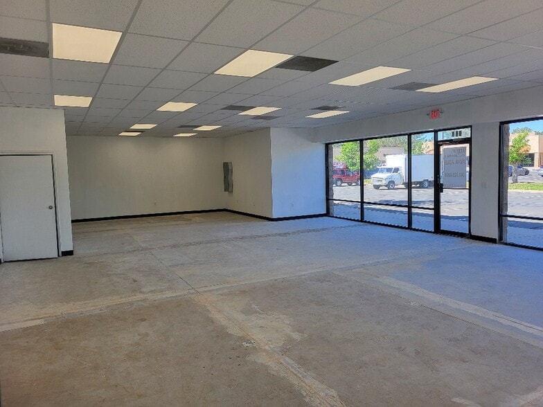 More Photos Of 409-509 Sable Blvd, Aurora Unknown For Lease