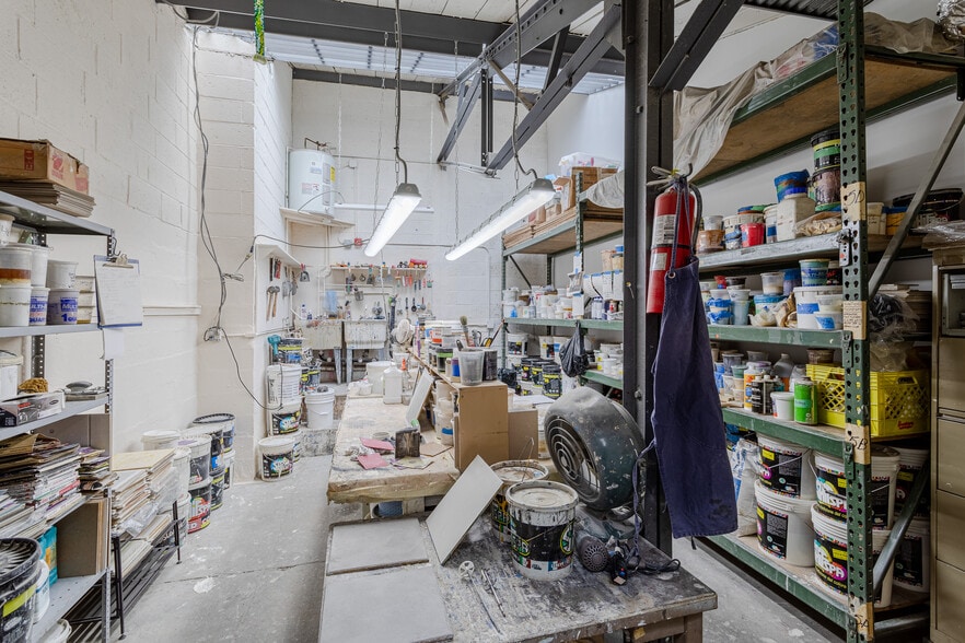 More Photos Of 234 Russell St, Brooklyn Showroom For Lease