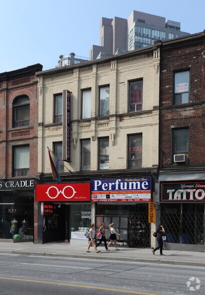 Primary Photo Of 598-600 Yonge St, Toronto Storefront Retail Residential For Sale