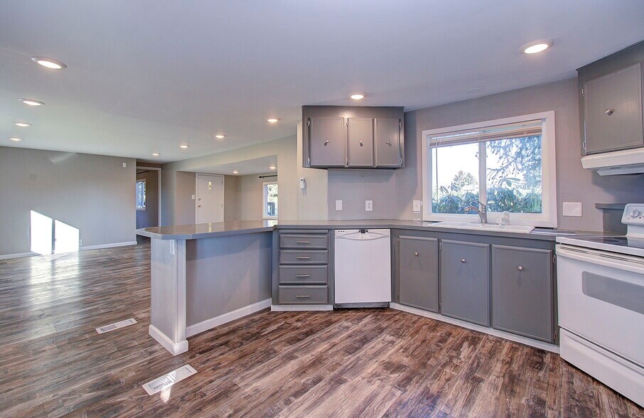 More Photos Of 10605 NE 117th Ave, Vancouver Industrial For Sale