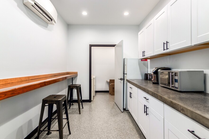 More Photos Of 4120 E Madison St, Phoenix Warehouse For Lease