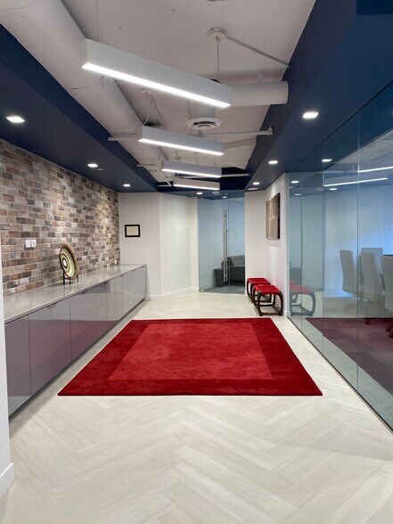 More Photos Of 225 Reinekers Ln, Alexandria Office For Lease