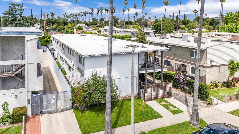 More Photos Of 14317 Haynes St, Van Nuys Apartments For Sale