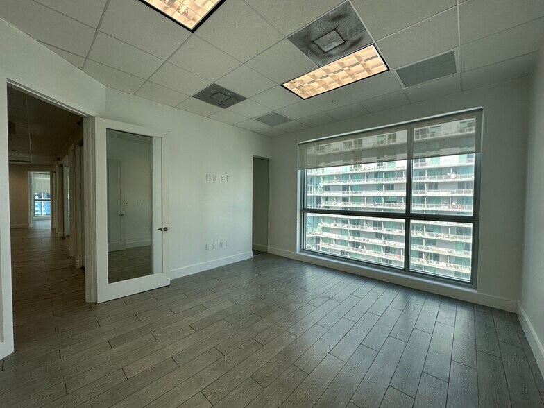 More Photos Of 175 SW 7th St, Miami Medical For Sale