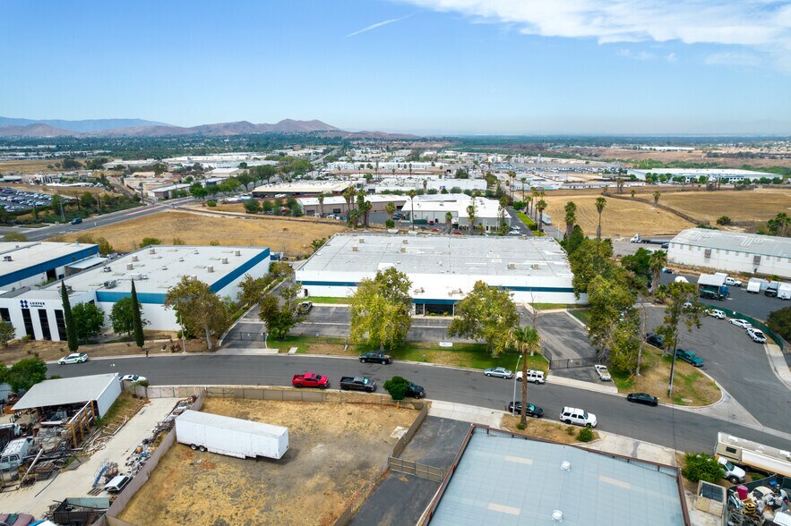 More Photos Of 6727 Columbus Ave, Riverside Manufacturing For Lease
