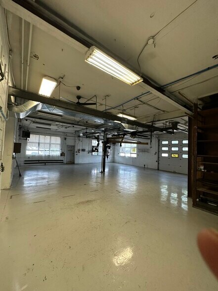 More Photos Of 117-121 Gertrude Ave, Paramus Flex For Lease