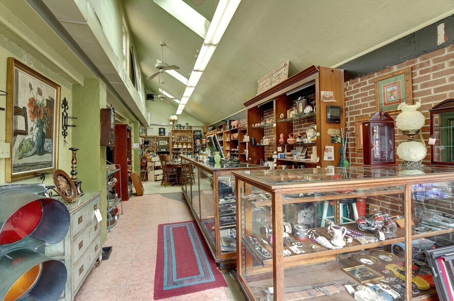 More Photos Of 807 Wilcox St, Castle Rock Storefront For Sale