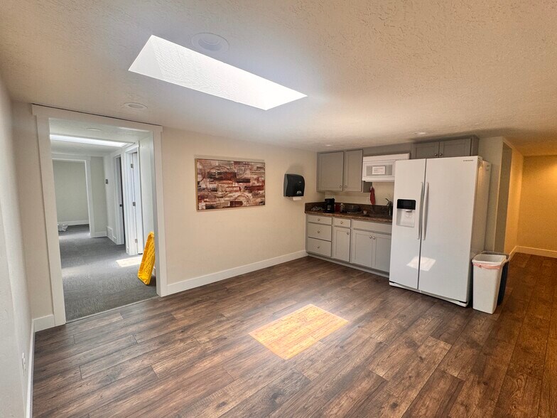 More Photos Of 518-540 S Commerce Dr, Orem Warehouse For Lease