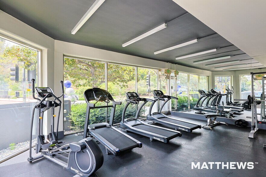 More Photos Of 888 Hilgard Ave, Los Angeles Apartments For Sale