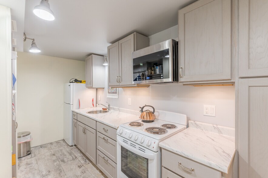 More Photos Of 131 King St E, Cobourg Multifamily For Sale