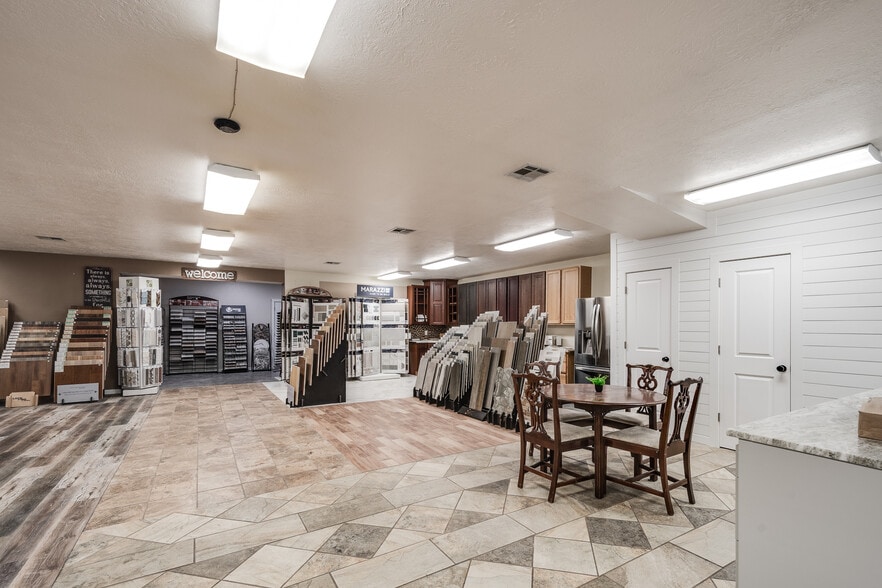 More Photos Of 14310 US-190, Onalaska General Retail For Sale
