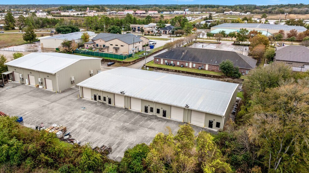 More Photos Of 18920 Freeport Dr, Montgomery Industrial For Sale