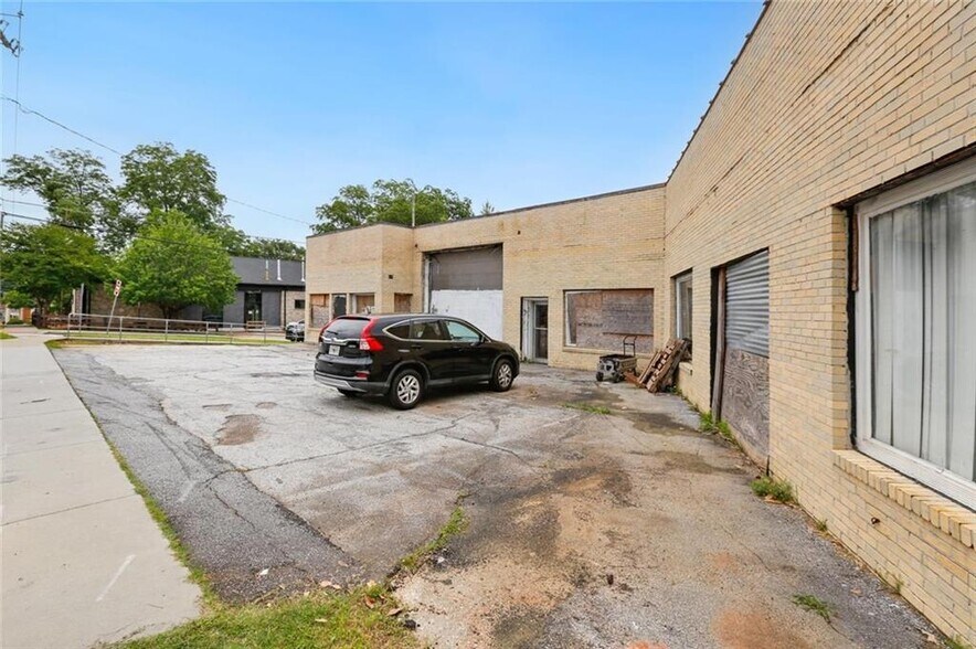 More Photos Of 5367 E Mountain St, Stone Mountain Freestanding For Lease