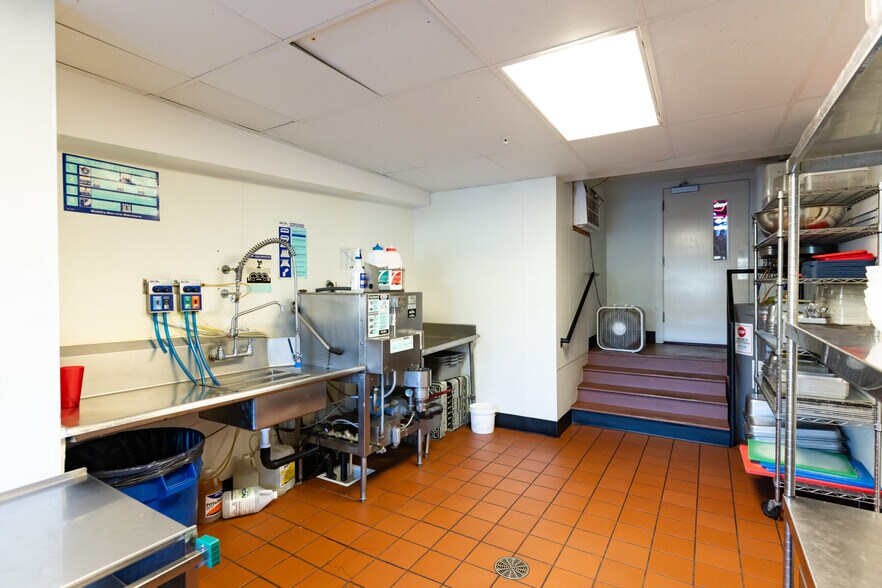 More Photos Of 311 Union St, The Dalles Restaurant For Sale