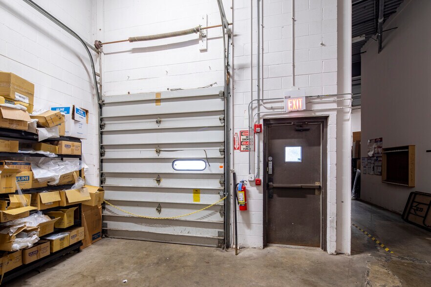 More Photos Of 1300-1320 Plum Grove Rd, Schaumburg Light Manufacturing For Lease