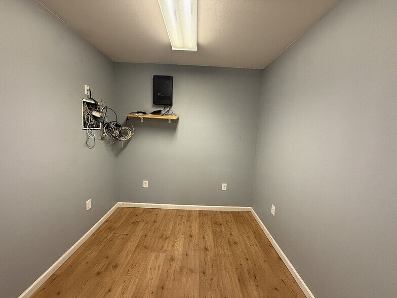 More Photos Of 218 Mechanic St, Waterville Manufacturing For Lease