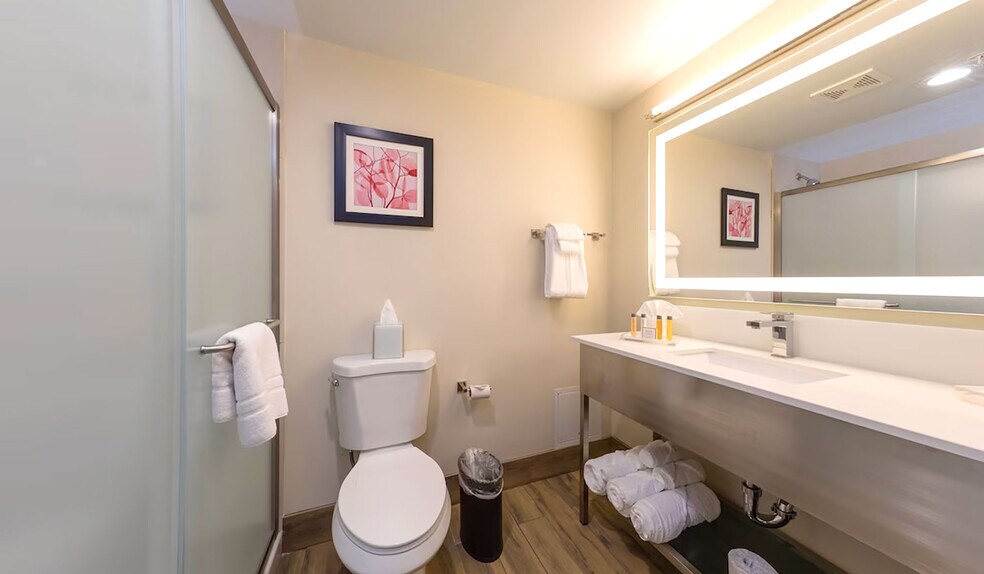 More Photos Of 1005 S Moorland Rd, Brookfield Hotel For Sale