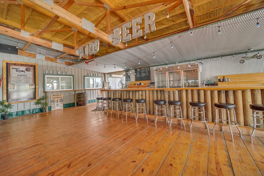More Photos Of 602 Clark St, Utica Restaurant For Sale