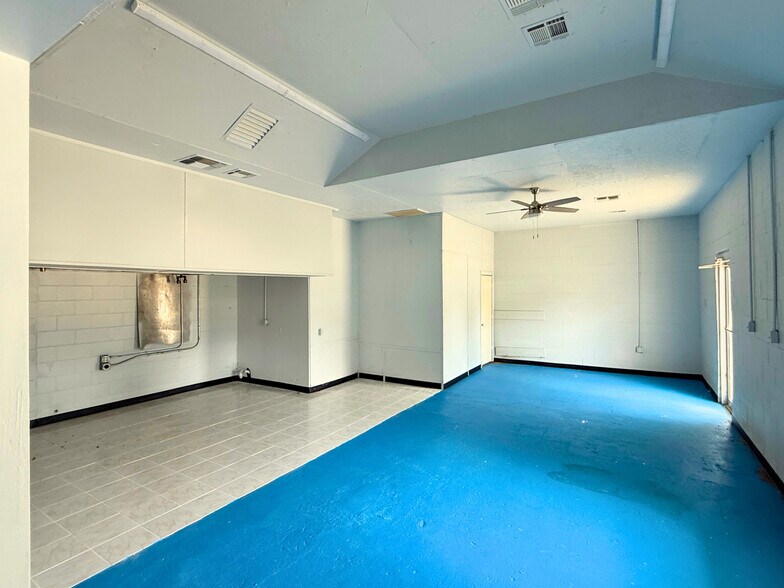 More Photos Of 3851 Harrington st, Oak Park Freestanding For Sale