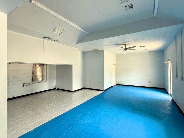 More Photos Of 3851 Harrington st, Oak Park Light Distribution For Sale