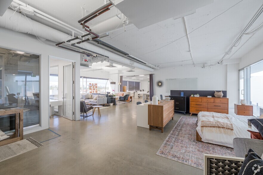 More Photos Of 8065-8075 W 3rd St, Los Angeles Loft Creative Space For Lease