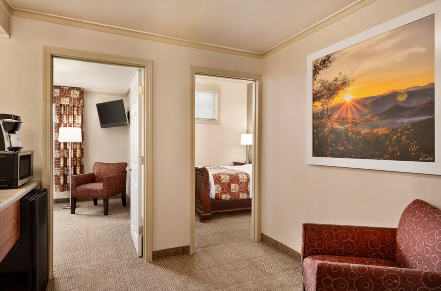 More Photos Of 461 Maine Mall Rd, South Portland Hotel For Sale