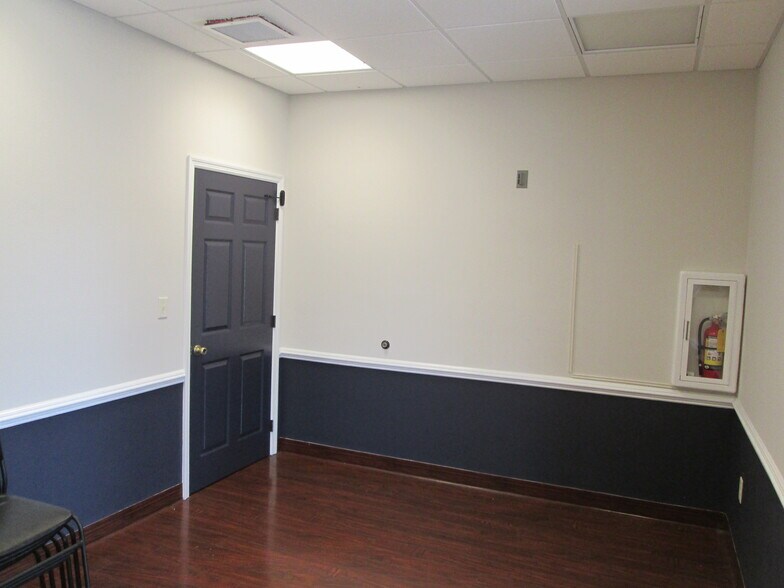 More Photos Of 33049 Professional Dr, Leesburg Office For Lease