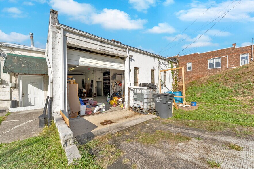More Photos Of 343 Sullivan St, Kingsport Storefront For Sale