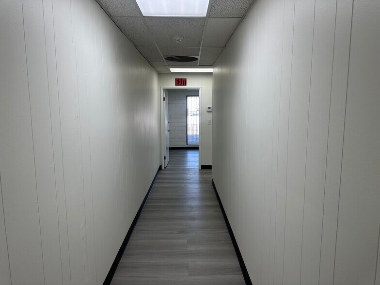 More Photos Of 9725 Owensmouth Ave, Chatsworth Warehouse For Lease