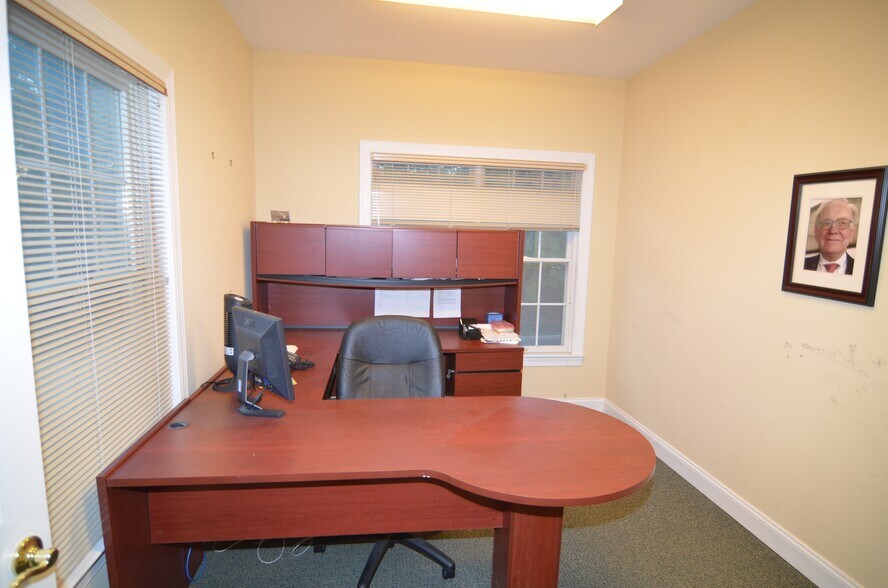More Photos Of 4 Walter E Foran Blvd, Flemington Office For Sale