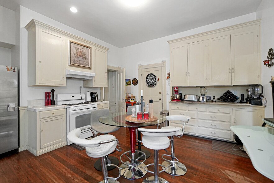 More Photos Of 742 B St, Hayward Restaurant For Sale