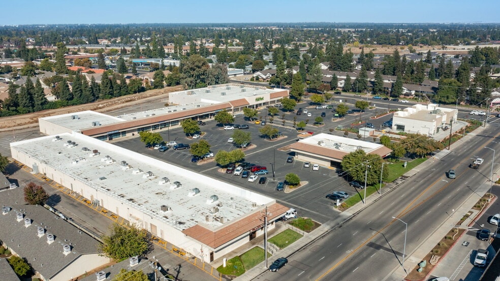 More Photos Of 10-80 W Bullard, Clovis Unknown For Lease