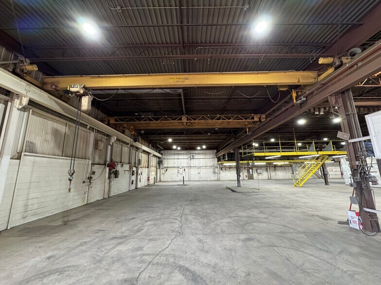 More Photos Of 2323 N Roemer Rd, Appleton Warehouse For Lease